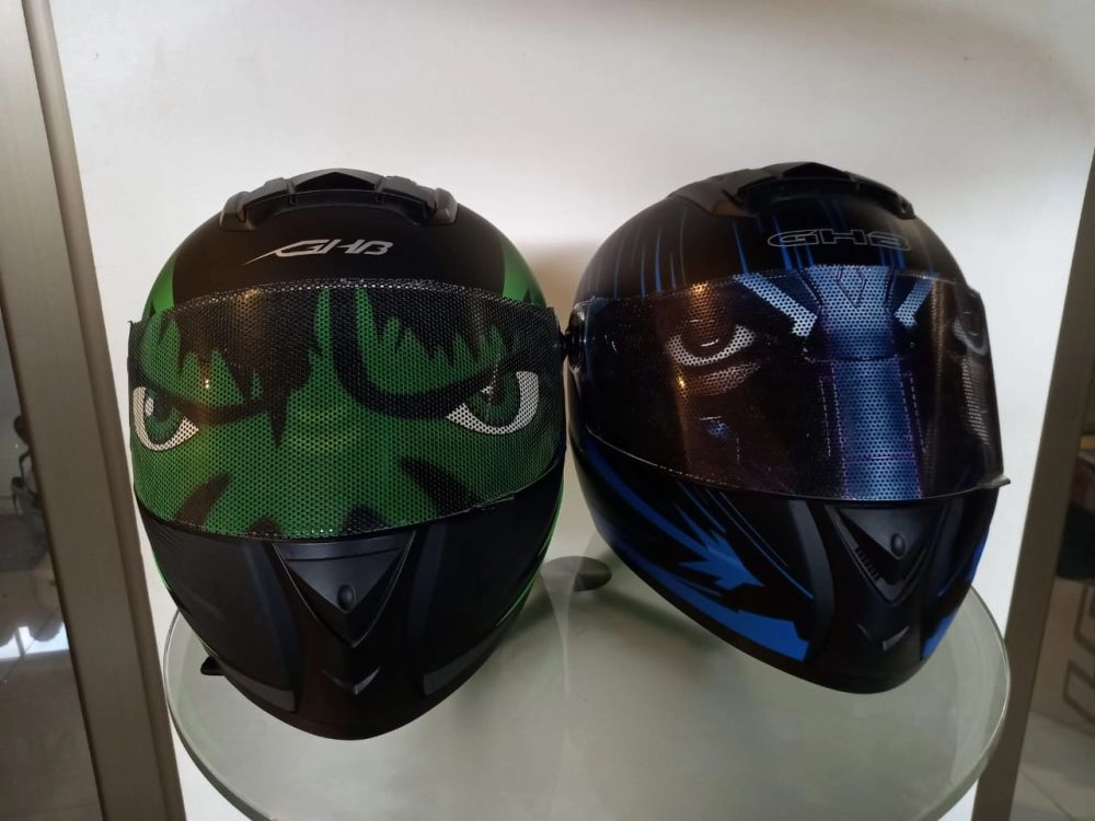 ADHESIVO DECORATIVO AZUL PARA LA MICA DEL CASCO